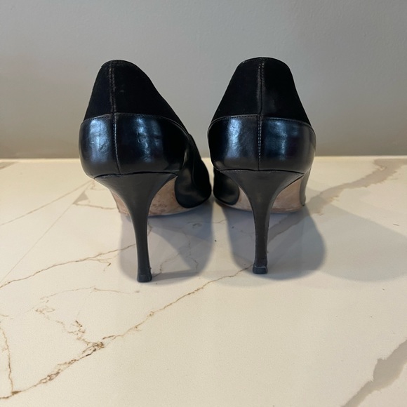 Manolo Blahnik Booties. Black leather and suede. - Picture 6 of 9